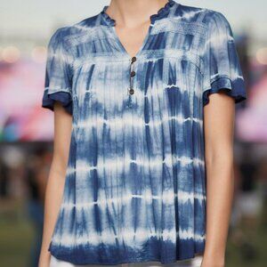 Women’s Size XS Blue and White Tie-Dye Blouse
